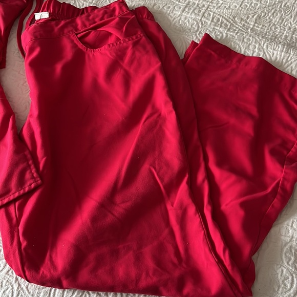 Grays Anatomy Scrubs - Picture 3 of 4